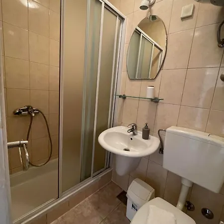 Pool View Bedroom 6 *