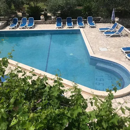Pool View Bedroom 6 Апартаменты Корчула
